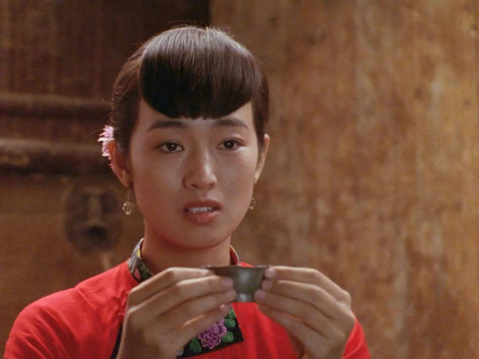 《红高粱》:九儿和余占鳌进高粱地,没有爱,全是赤裸裸的"欲"