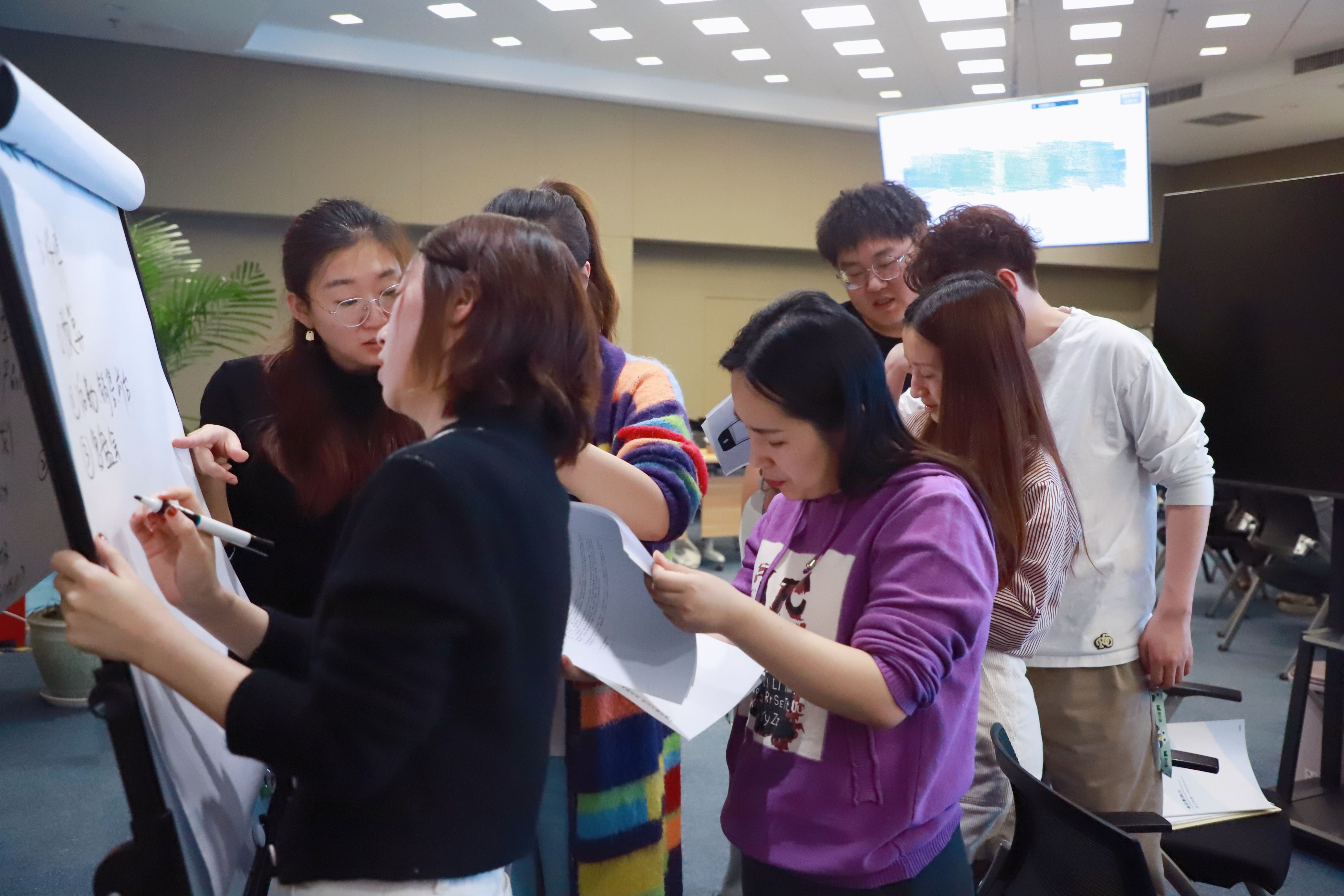 前麦肯锡企业培训师朱老丝为度小满员工分享表达影响力