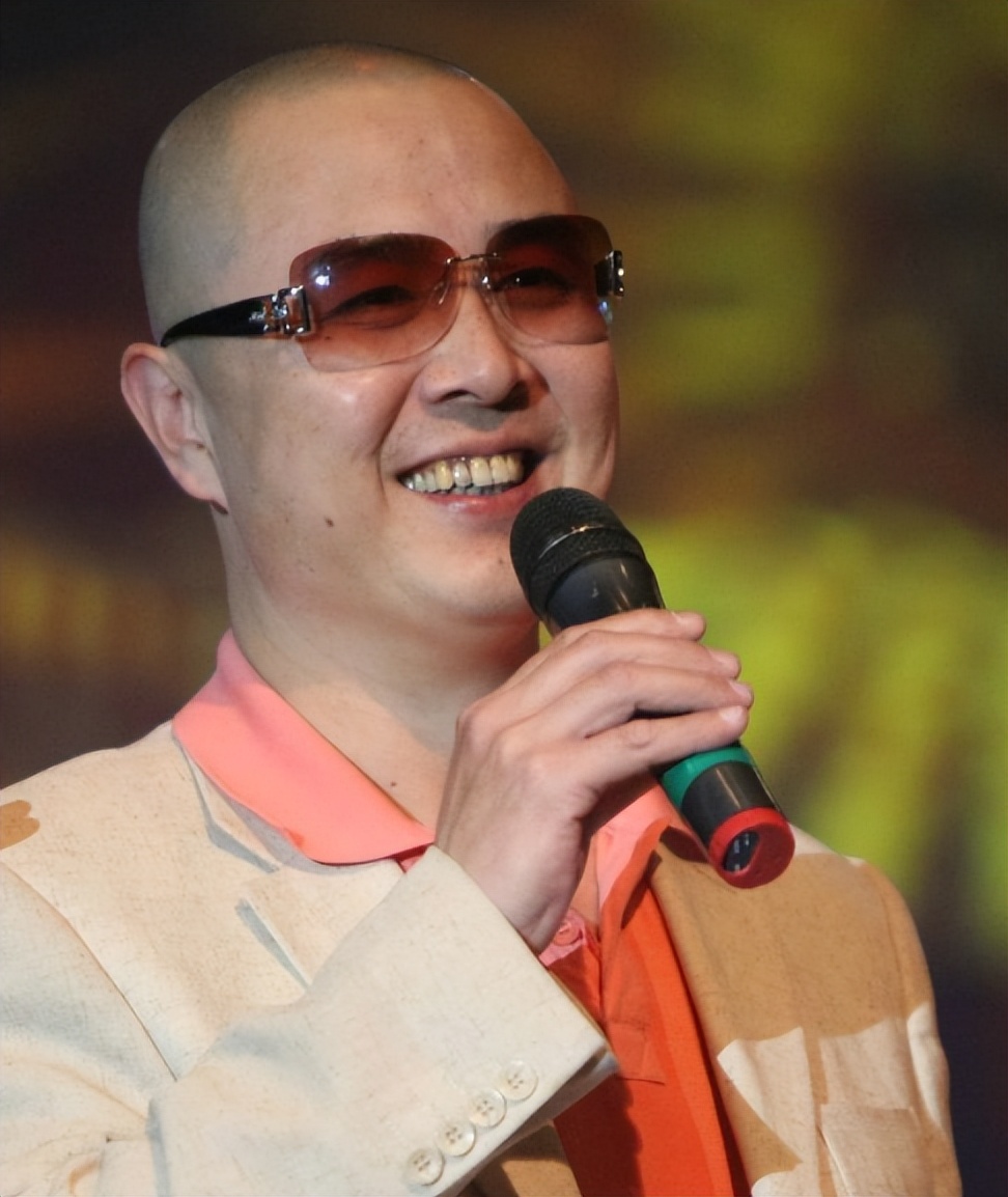 徐少华:娶素人,和妻子恩爱39年零绯闻,今幸福美满