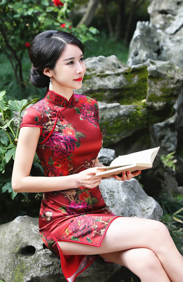 63岁的于书太有范,两次瘫痪一夜白发,大龄逆袭成时尚超模