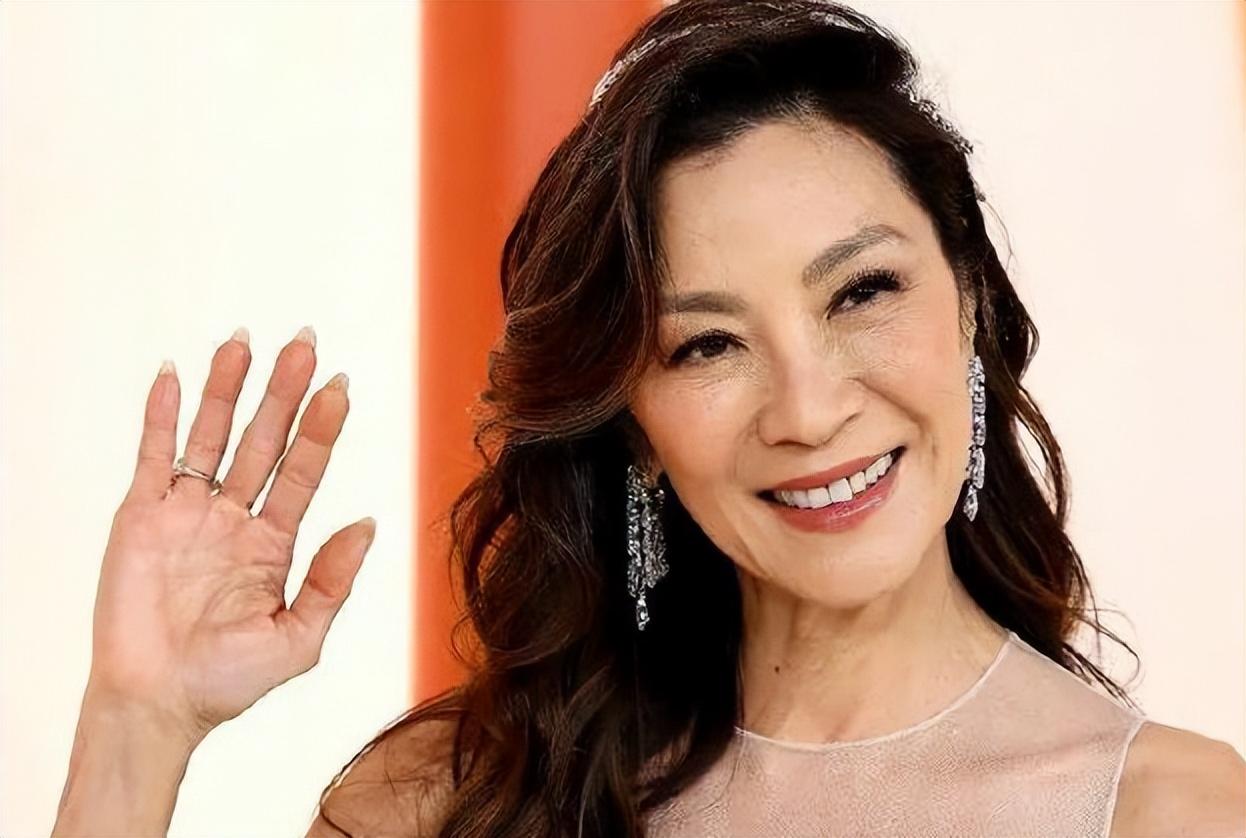 事实证明61岁拿下人文学博士的杨紫琼已活成了内娱的标杆