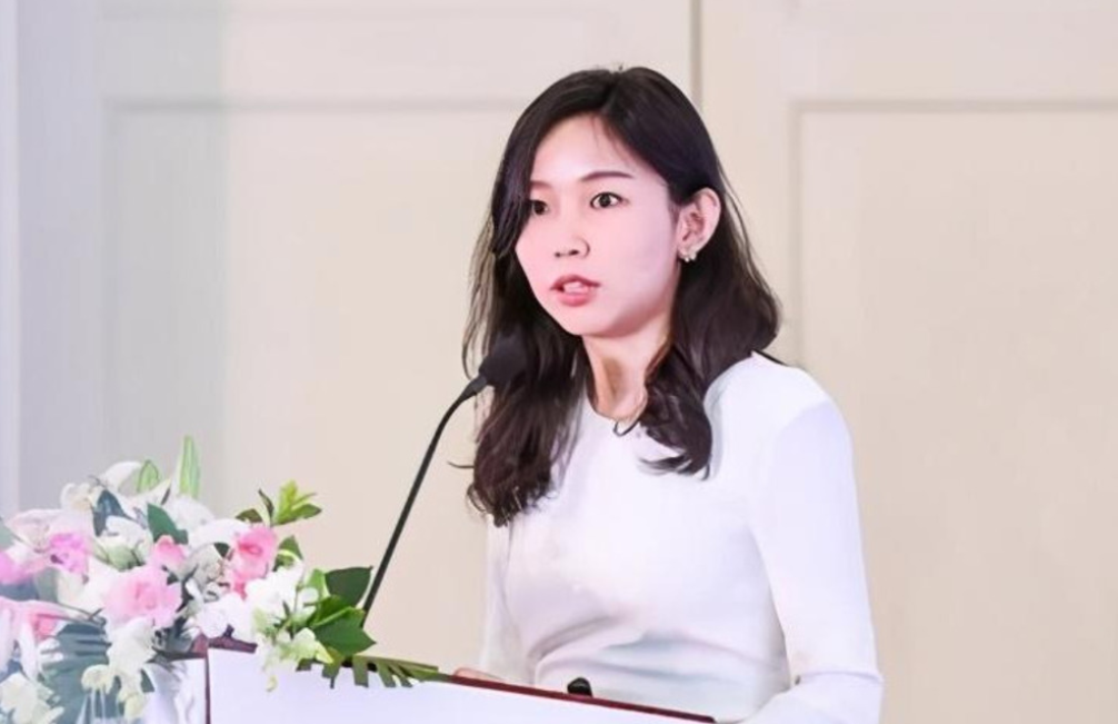 这一江苏富二代崛起,接手苏宁集团,女友也是千亿帝国接班人