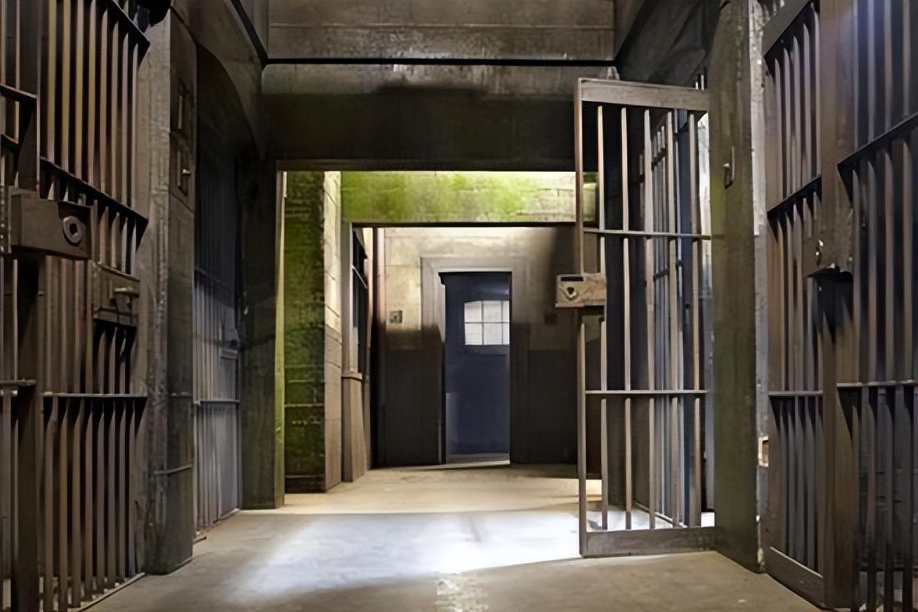 纪实:最美翘臀局长刘光明,靠屁股上位,花50万美容翘臀