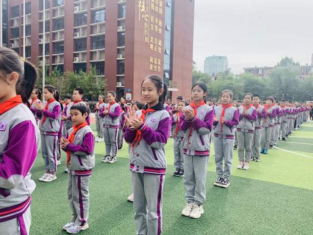 石家庄市东马路小学举行新队员入队仪式