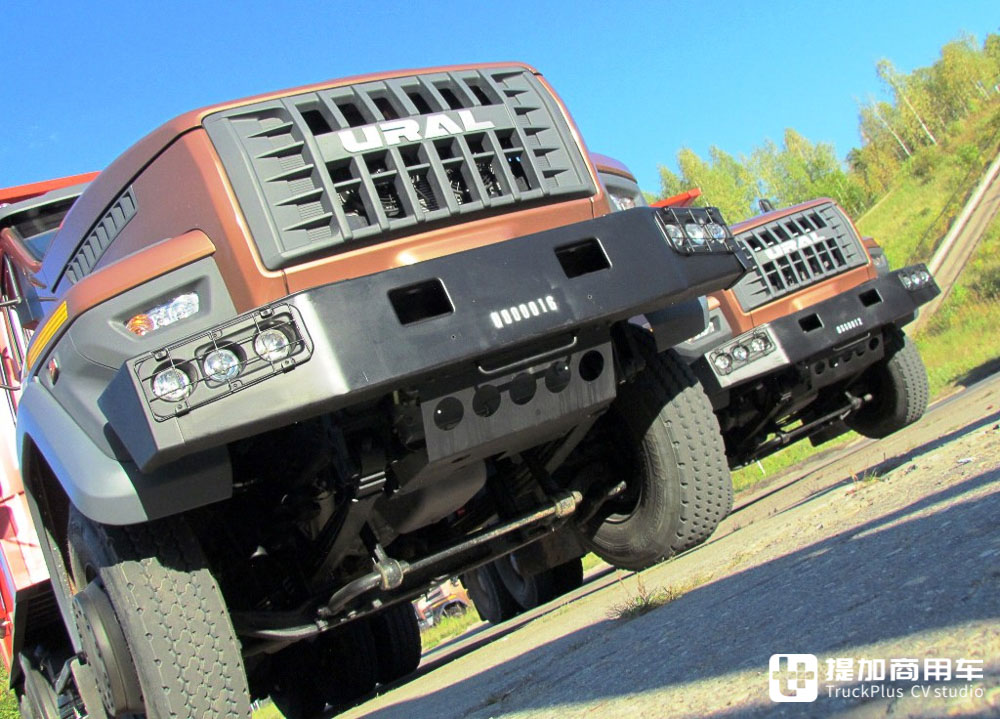 乌拉尔6x4自卸车实拍,俄军用卡车品牌打造的车型,实力如何?