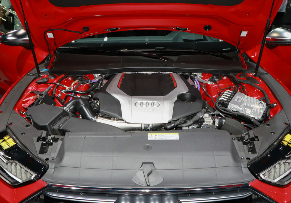 奥迪s7搭载全时四驱系统,排量为2.9t,扭矩最高可达600牛米