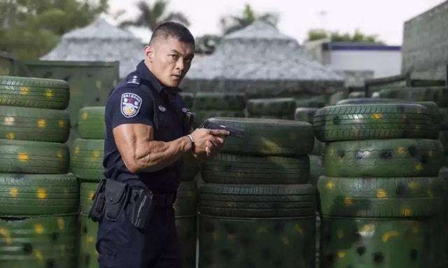 特警中的特警!一身肌肉让人羡慕,估计拳王泰森也打不赢他
