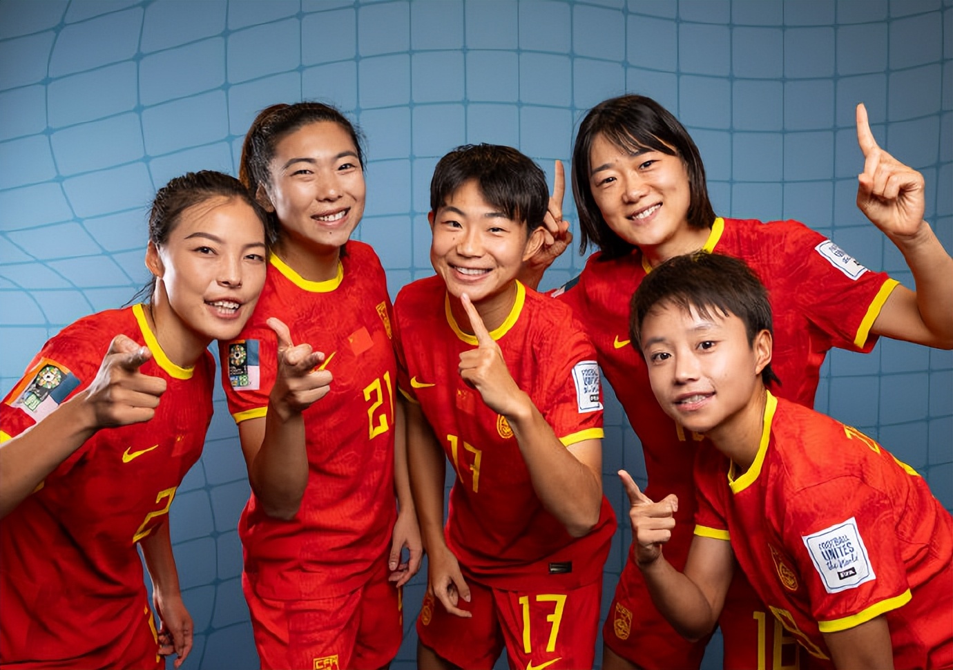 蹬踏犯规,var改判!中国女足遭打击:10号染红,水庆霞脸色铁青