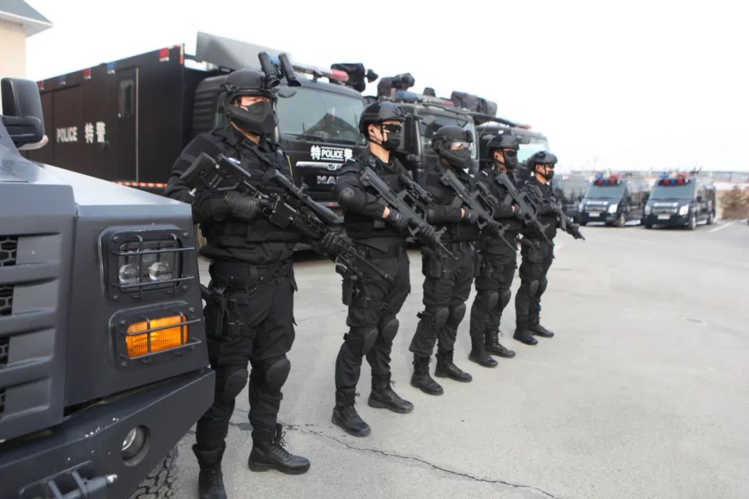 【庆祝中国人民警察节】特警支队:开展警用装备展示活动