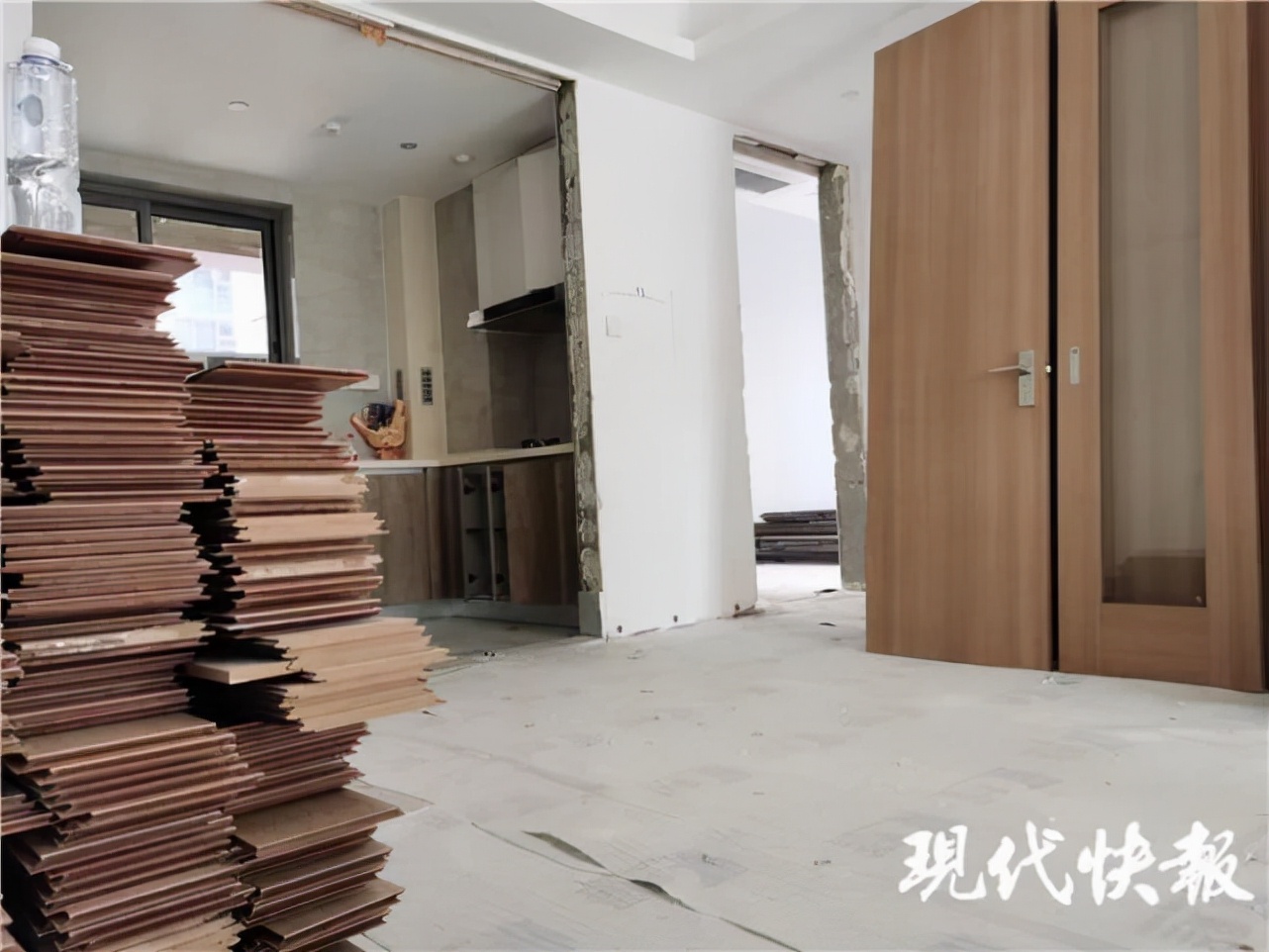 精装房突然被拆成"毛坯房",女房主欲哭无泪!