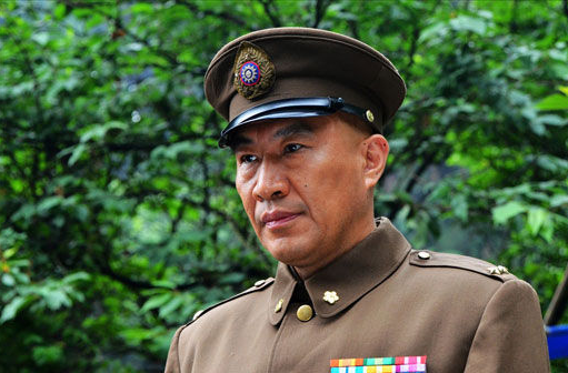 原本就是警察,演戏纯属意外,石兆琪娶普通妻子一家其乐融融