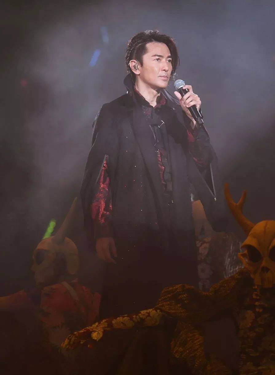 真把自己当日本人郑伊健中国开演唱会蒙嘉慧发言全程讲日语