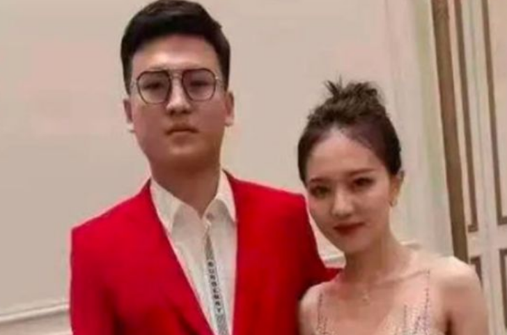 瞒着男友和富二代订婚,脚踏几条船的项思醒,连王思聪都甘拜下风