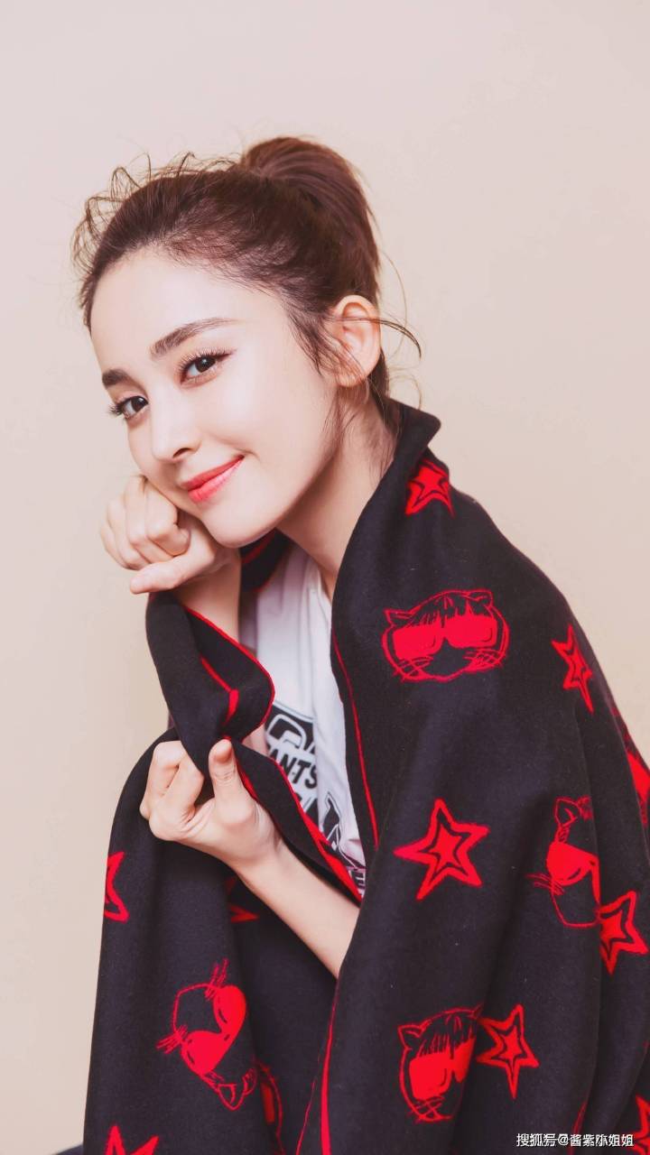 古力娜扎是中国内地一位备受瞩目的年轻女星.