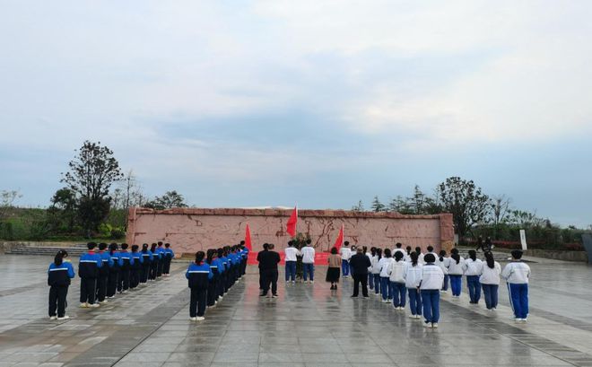 缅怀革命先烈 传承红色基因——常宁市松柏中学组织开展清明祭英烈