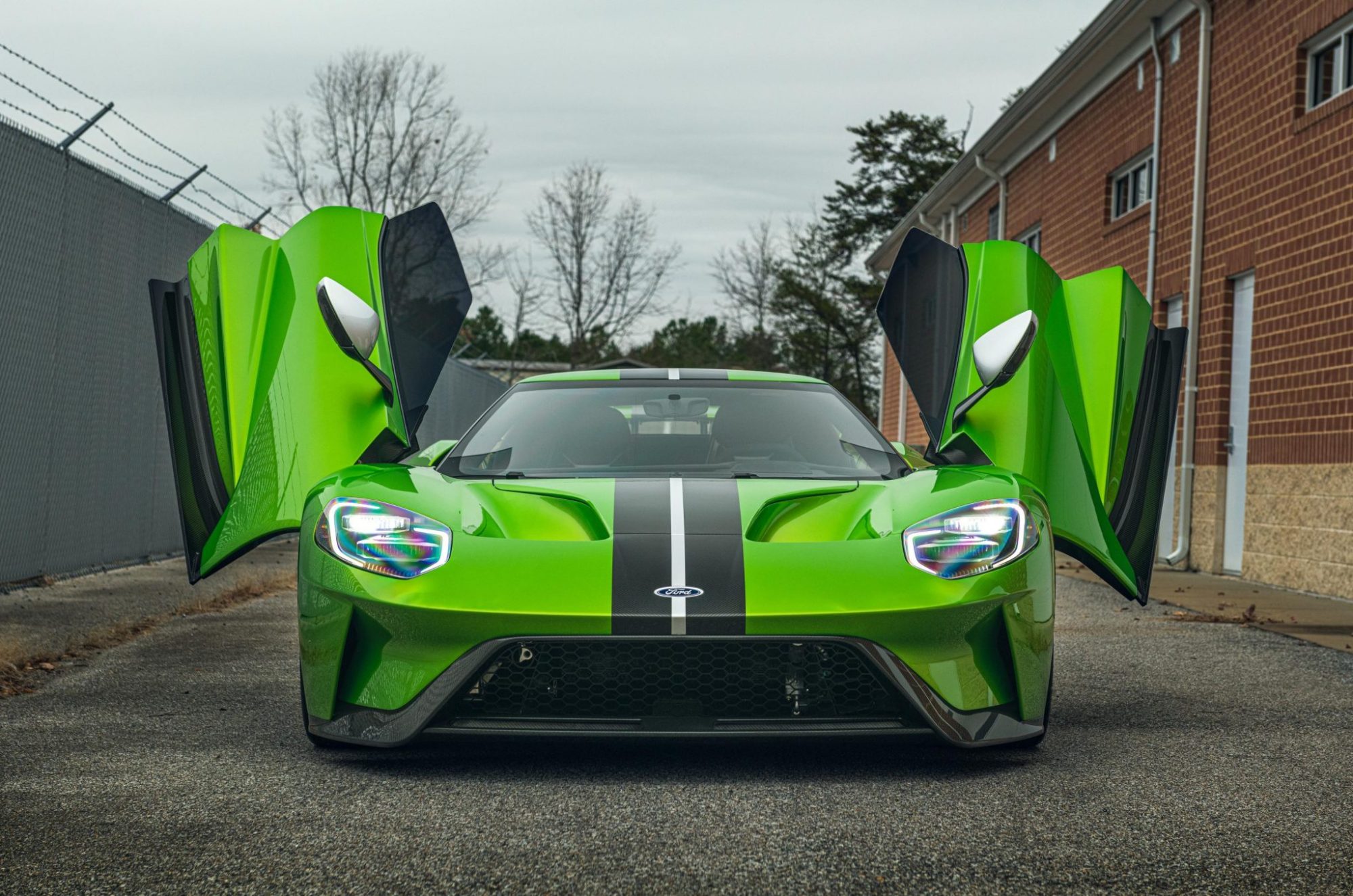 售价超100万美元,这辆蛇皮绿色的2019款福特gt二手超跑太帅了