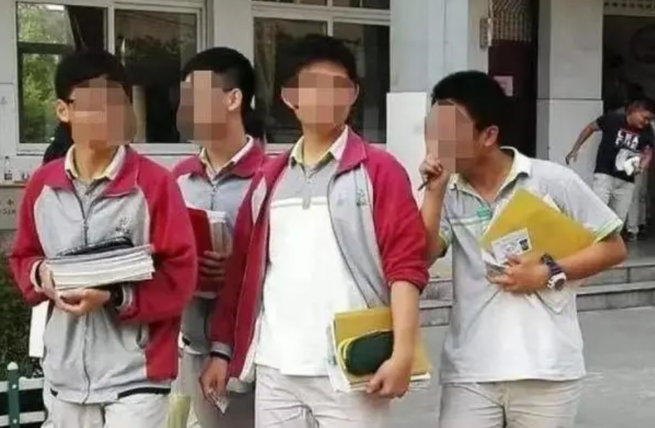 纪实:07年贵阳师生恋杀人案:45岁女老师和2个学生三角恋引悲剧