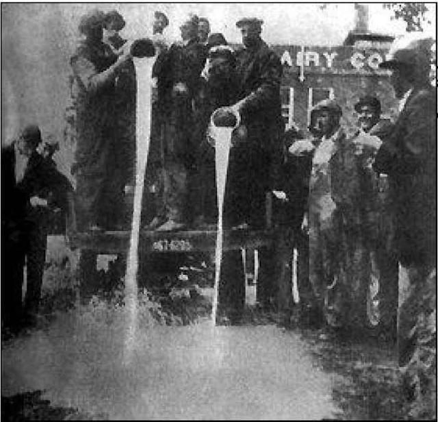 经济大萧条:为何宁愿倒掉牛奶也不送给穷人?