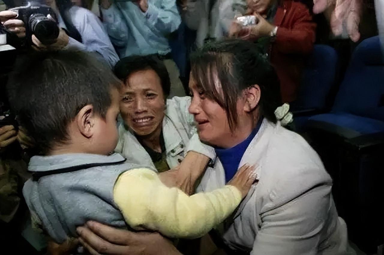 04年警方抓获逃亡12年的人贩子对方却质问为何不早点抓住我