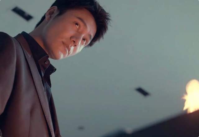 当电影面临寒冬期时,陈坤也开始加入电视剧行业,在2021年的期末给大家