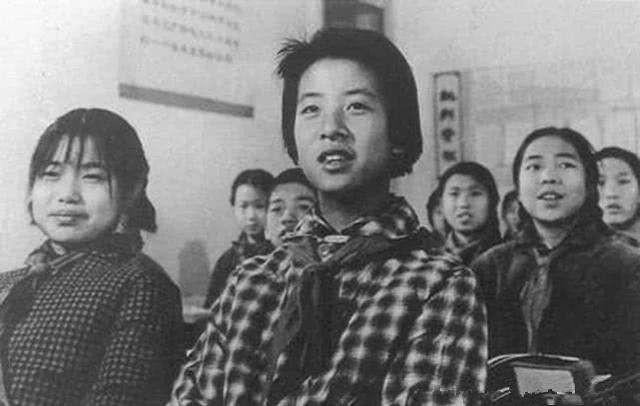 47年前,那名轰动一时的"反潮流小英雄"黄帅,后来很优秀