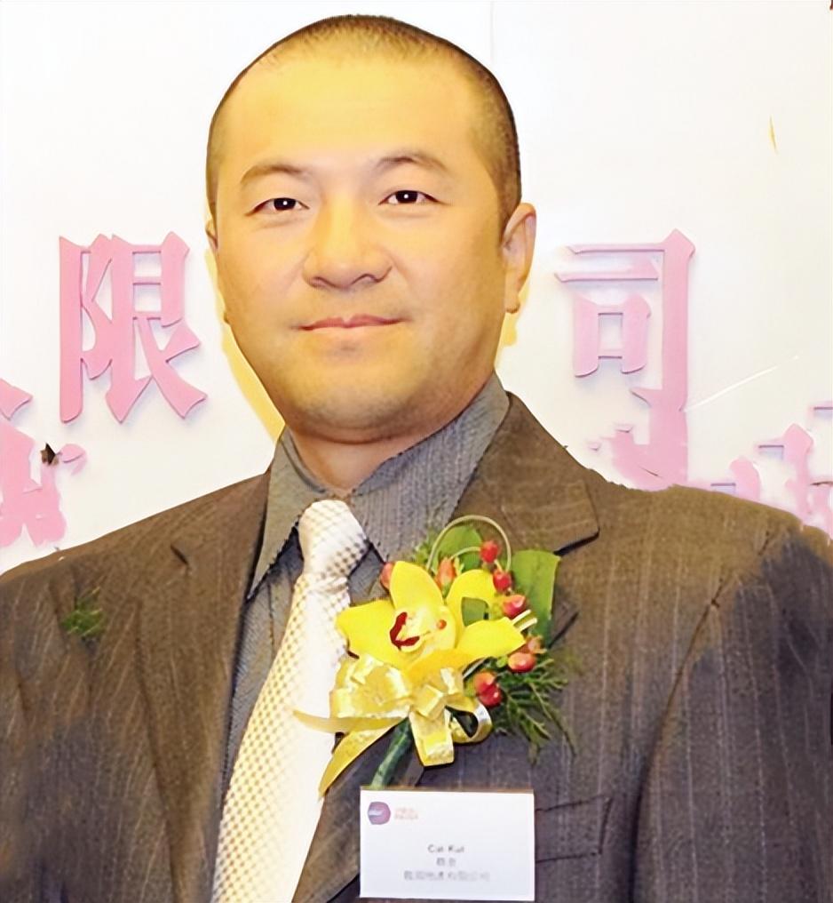 蔡奎:12年拿前妻280亿离婚费,花14亿购豪宅,娶空姐