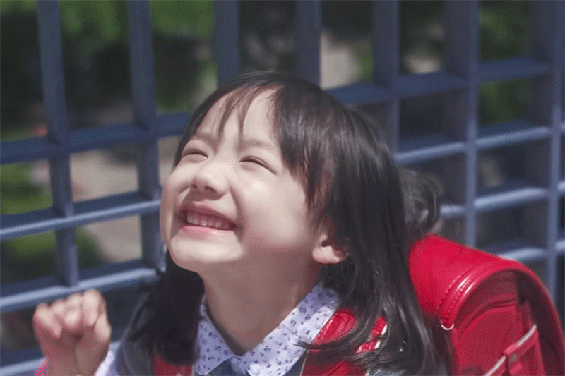 至于当演员嘛,5岁主演电视剧拿到最佳新人奖,爱菜早就成为了日本学院