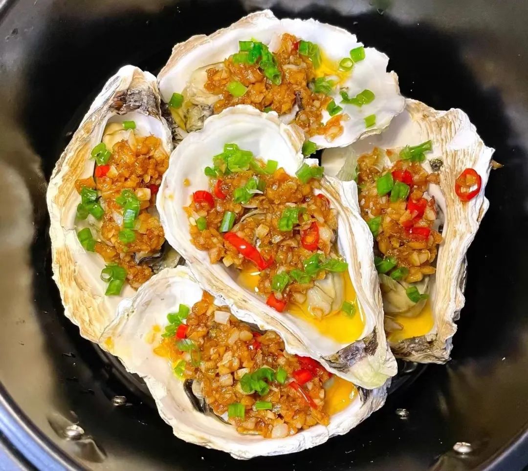 乳山生蚝烤到滋啦冒水就赶紧上