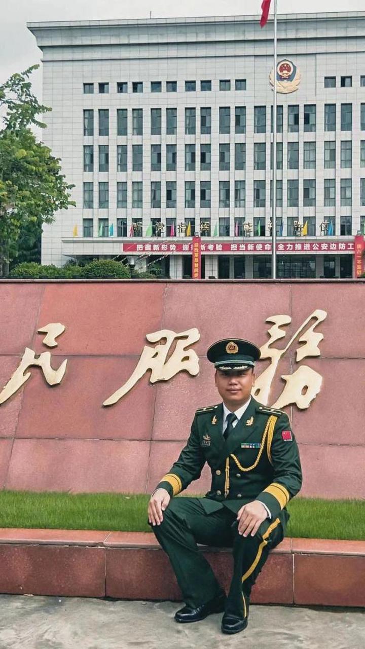 蔡晓东,一位中国的移民警察和缉毒英雄,曾在15年的时间里缴获毒品