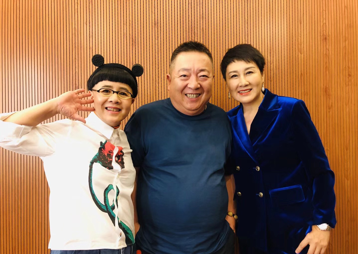 央视著名主持人董浩两次死里逃生妻子和女儿是他最坚强的依靠