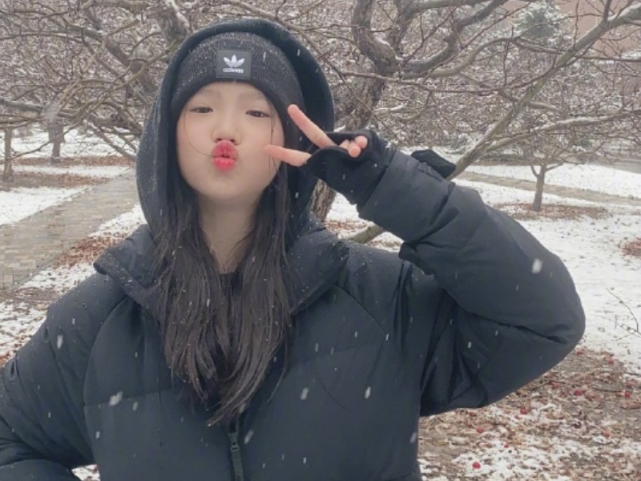 本以为张凯琳颜值够养眼了,直到看见姐姐,才知道啥是偏心式遗传