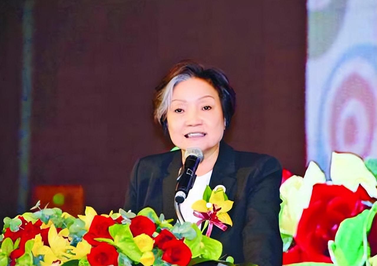 纪实澳门"女老大"司徒玉莲:崩牙驹叫她大家姐,"14k帮主"是她义兄