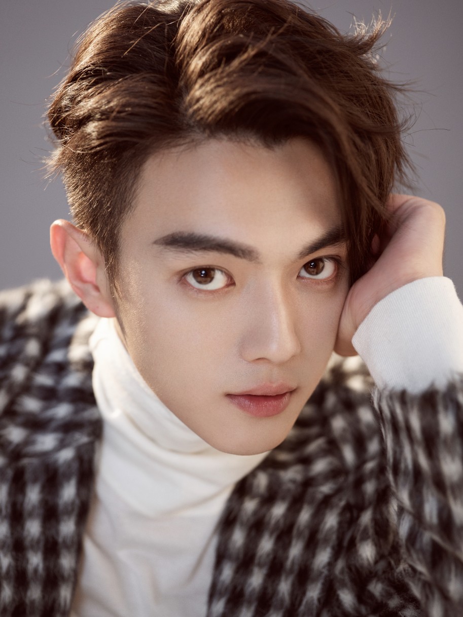 许凯前女友大金预告将重新回应家暴事件,网友期待大瓜:快锤他