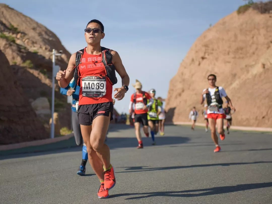 21年马拉松越野赛"跑神"梁晶失踪,5小时后遗体被发现,双膝已磨烂