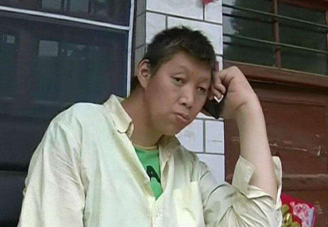 河南巨人王峰军:身高2.55米,18年前当特型演员,如今怎么样了?