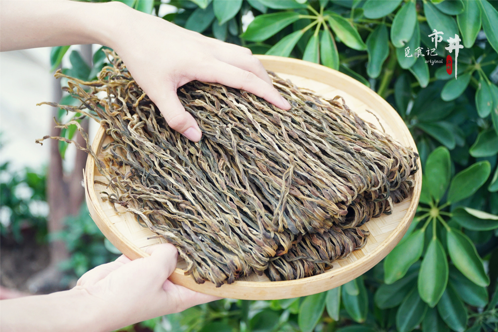 每年夏天,我家必晒的干豆角,10斤晒1斤,老做法简单,味道更香
