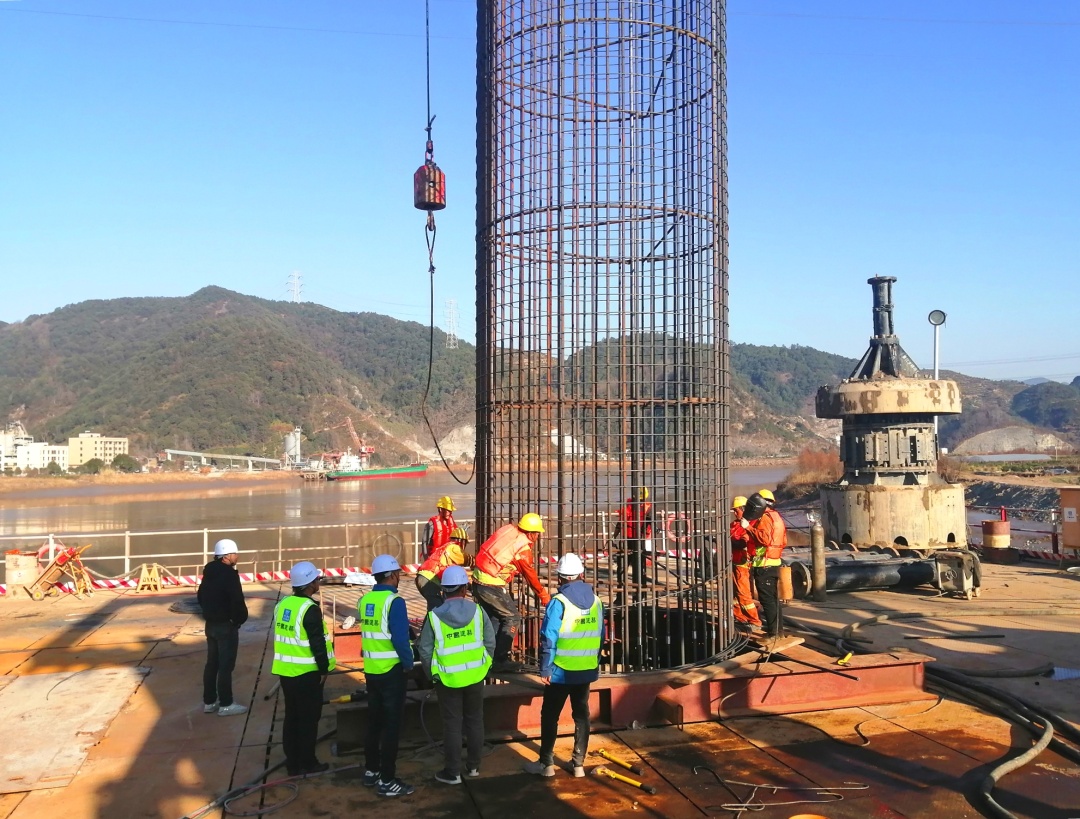 臨海餘溫公路項目靈江特大橋主橋順利完成全部樁基施工