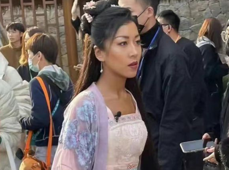 吉克隽逸曝光古装造型,肤色惹争议?网友:应该cos女将军