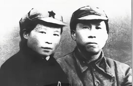 开国女将军李贞,建国后欲与丈夫离婚,丈夫一句话让她泪流满面