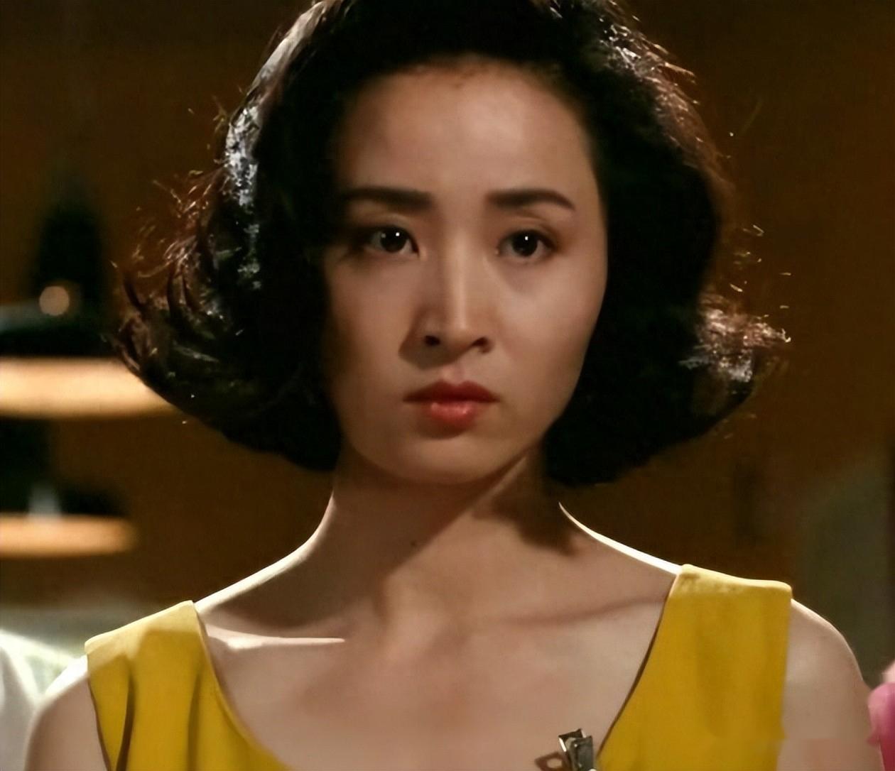 但于莉并未就此放弃,她凭借自己性感的一面吸引眼球,大胆拍摄了许多