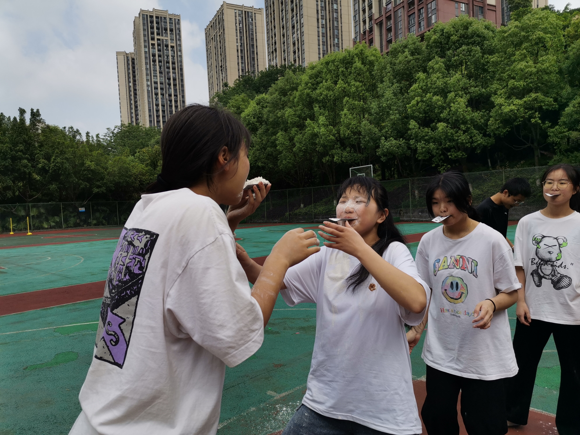 重庆市万州江南中学开展关爱"五一"留校学生系列活动