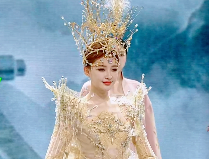 金鹰奖红毯:孙怡全场最美,吴谨言走位有意思,隋俊波可盐可甜