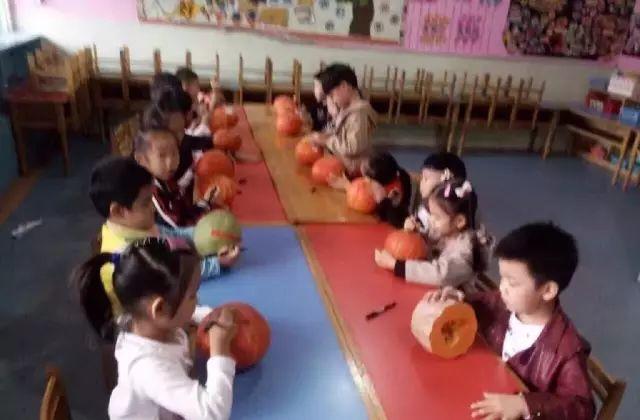 热点|老师让带鱼,学生带一斤重大鲫鱼上科学课,网友:爸爸连夜钓的吧