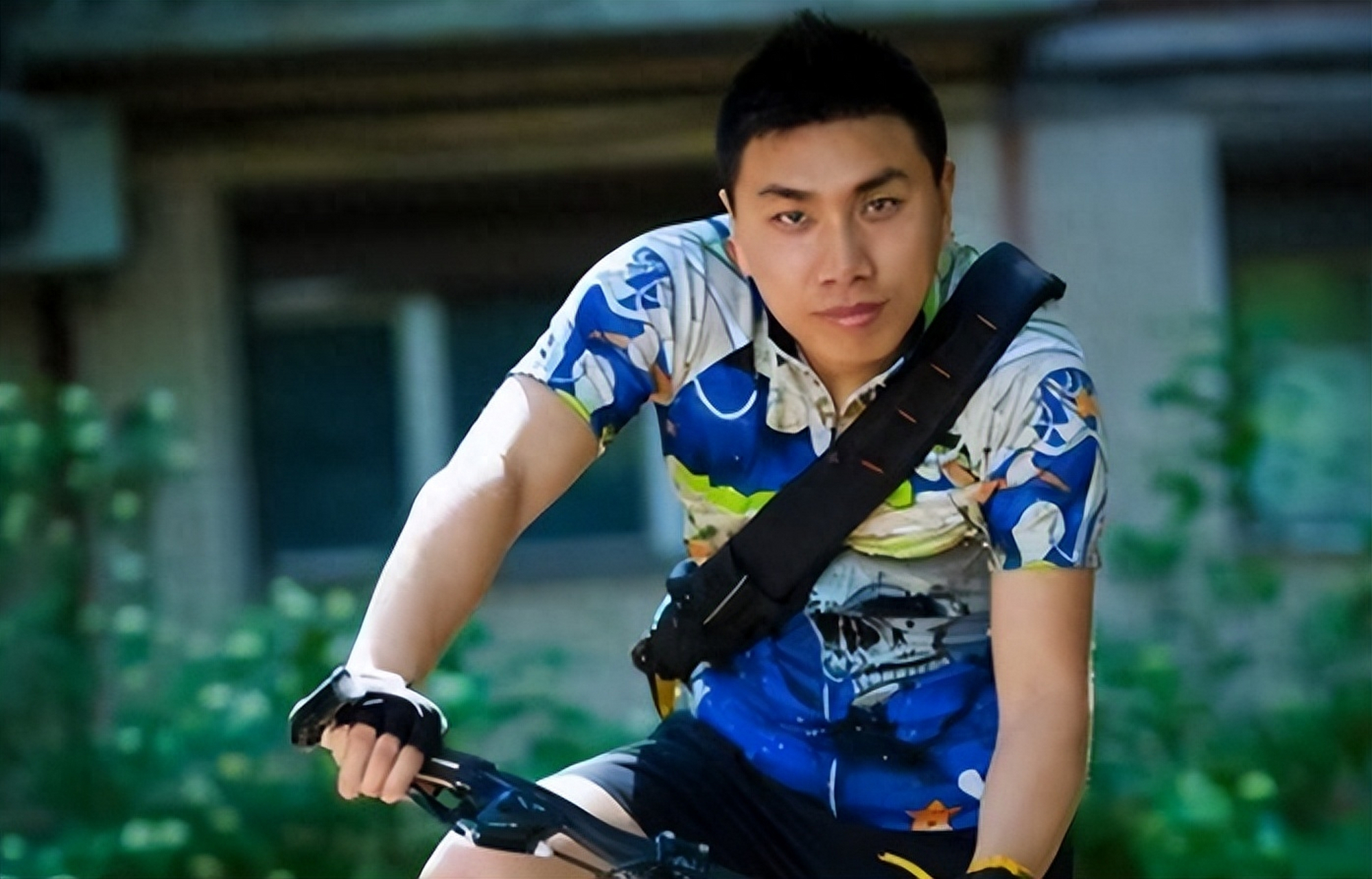 2013年,河北一位28岁的小伙子梅爱偲远赴乌克兰留学,并在创业过程中