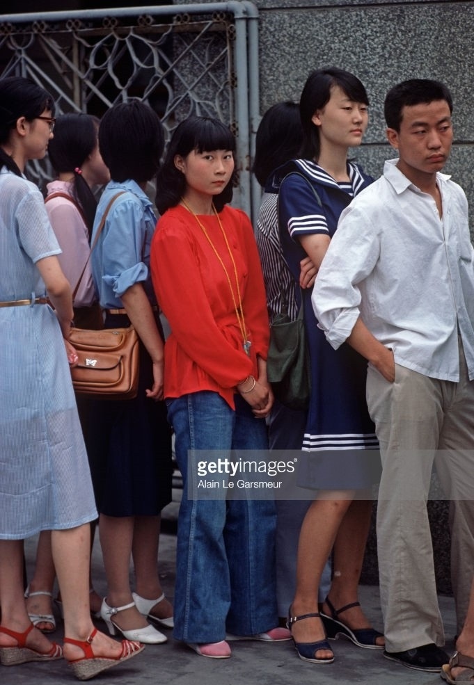 80年代夏天老照片:沒有空調的日子,人們是這樣子過得!