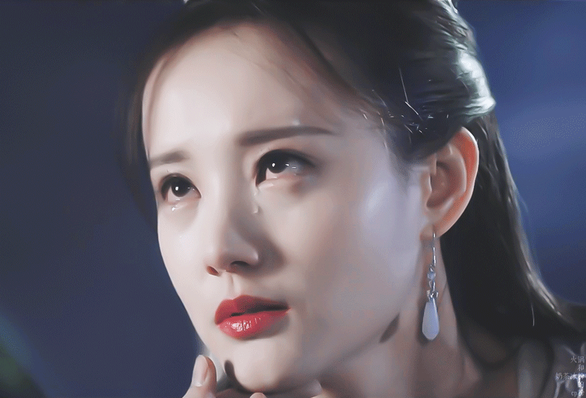 赵露思曾因哭戏丑引起争议,学会琼瑶式的神仙落泪后,太惊艳了