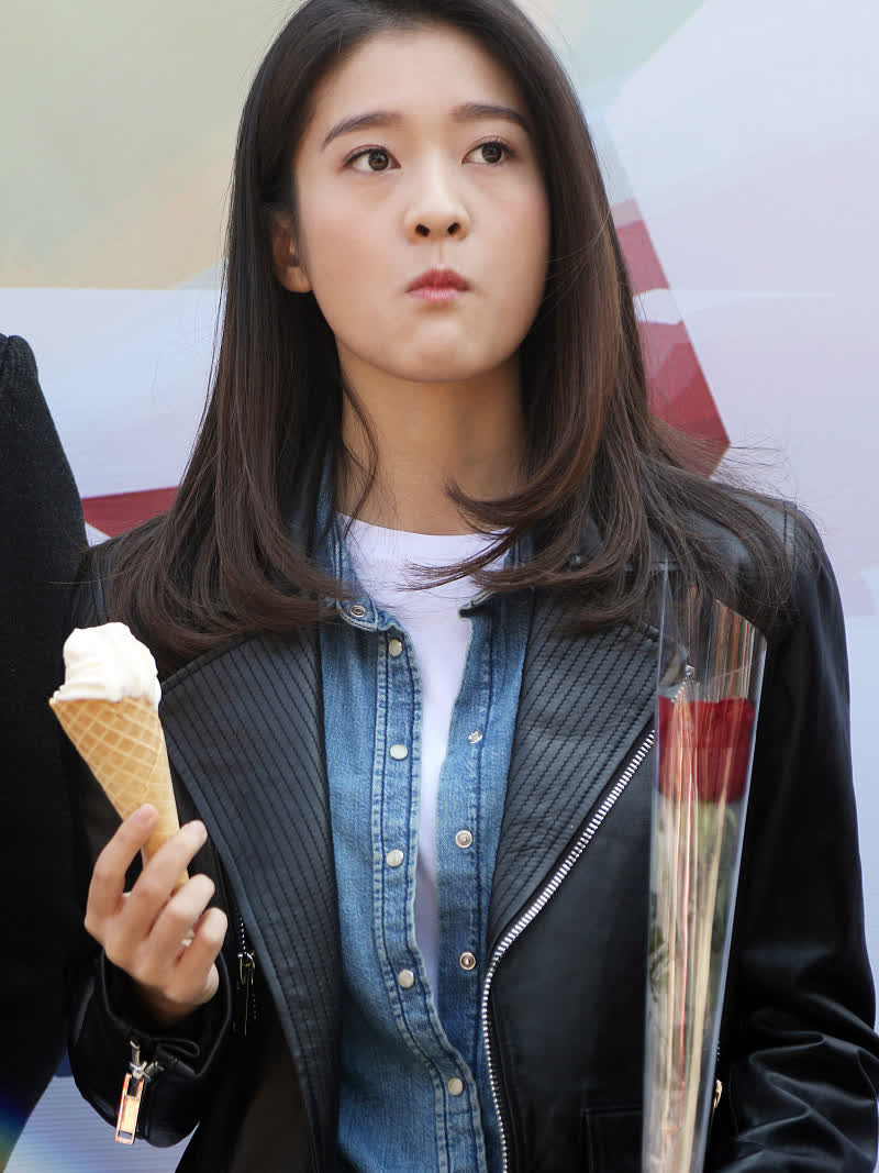 张雪迎结束与霍建华前经纪人的合作,家庭作坊成为竞争障碍-度小视