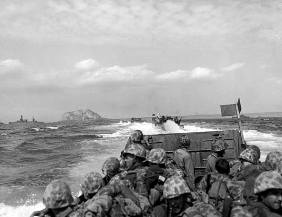 2万日军对抗22万美军,伤亡还比美军少,硫磺岛战役有多惨烈?