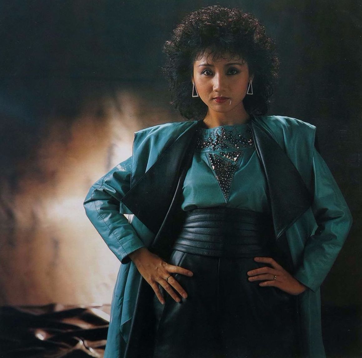 当年在春晚唱《春光美》大火之后,歌手张德兰为什么消失了?