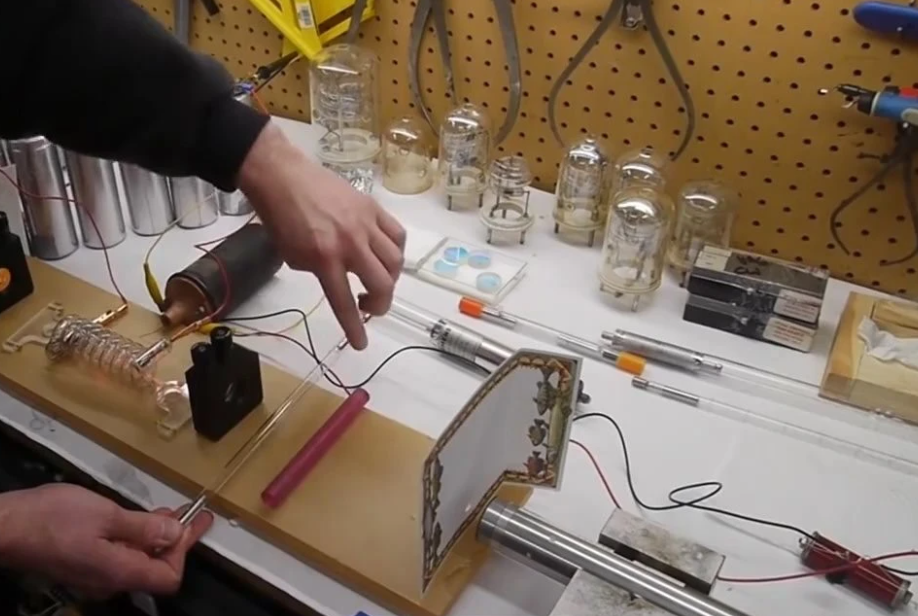 红宝石棒激光器:它是如何产生激光的?它又有哪些用途?